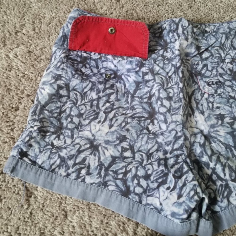 Shorts - Picture 3 of 8